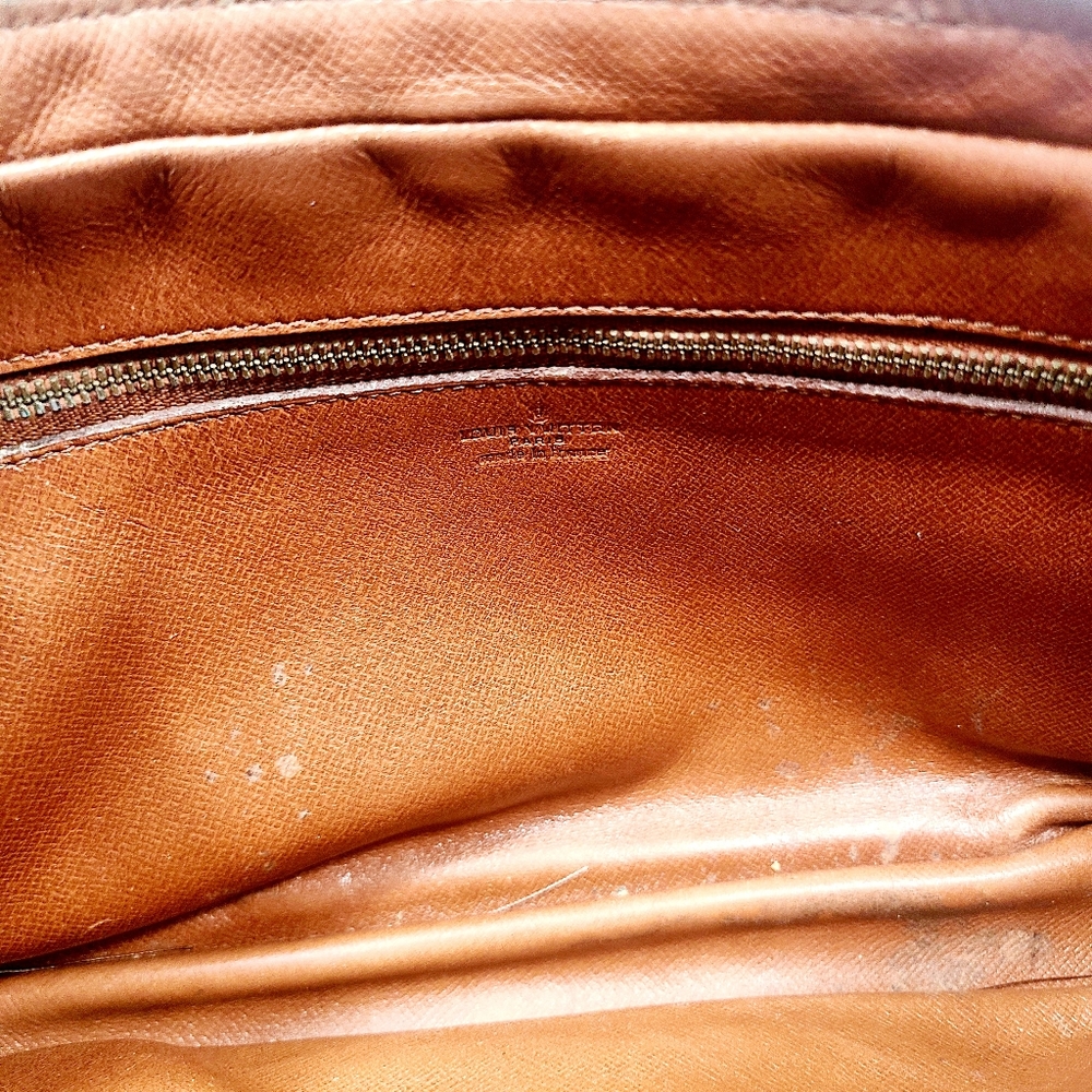Louis Vuitton Leather Clutch Bag - Picture 3 of 8